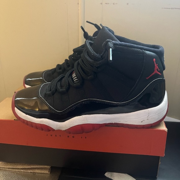 Air Jordan 11 Retro Bred - Picture 3 of 5